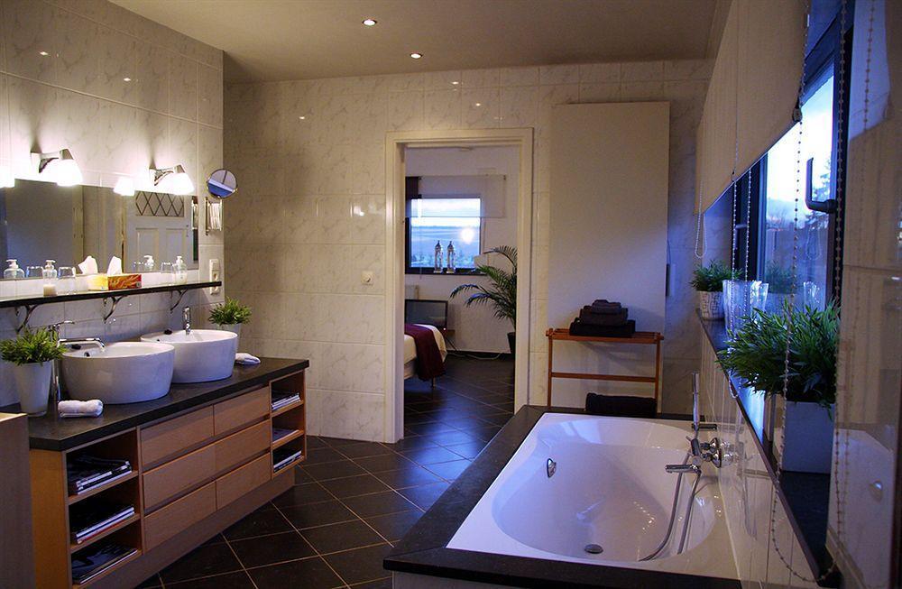 B&B Montenakerhof Riemst Bagian luar foto