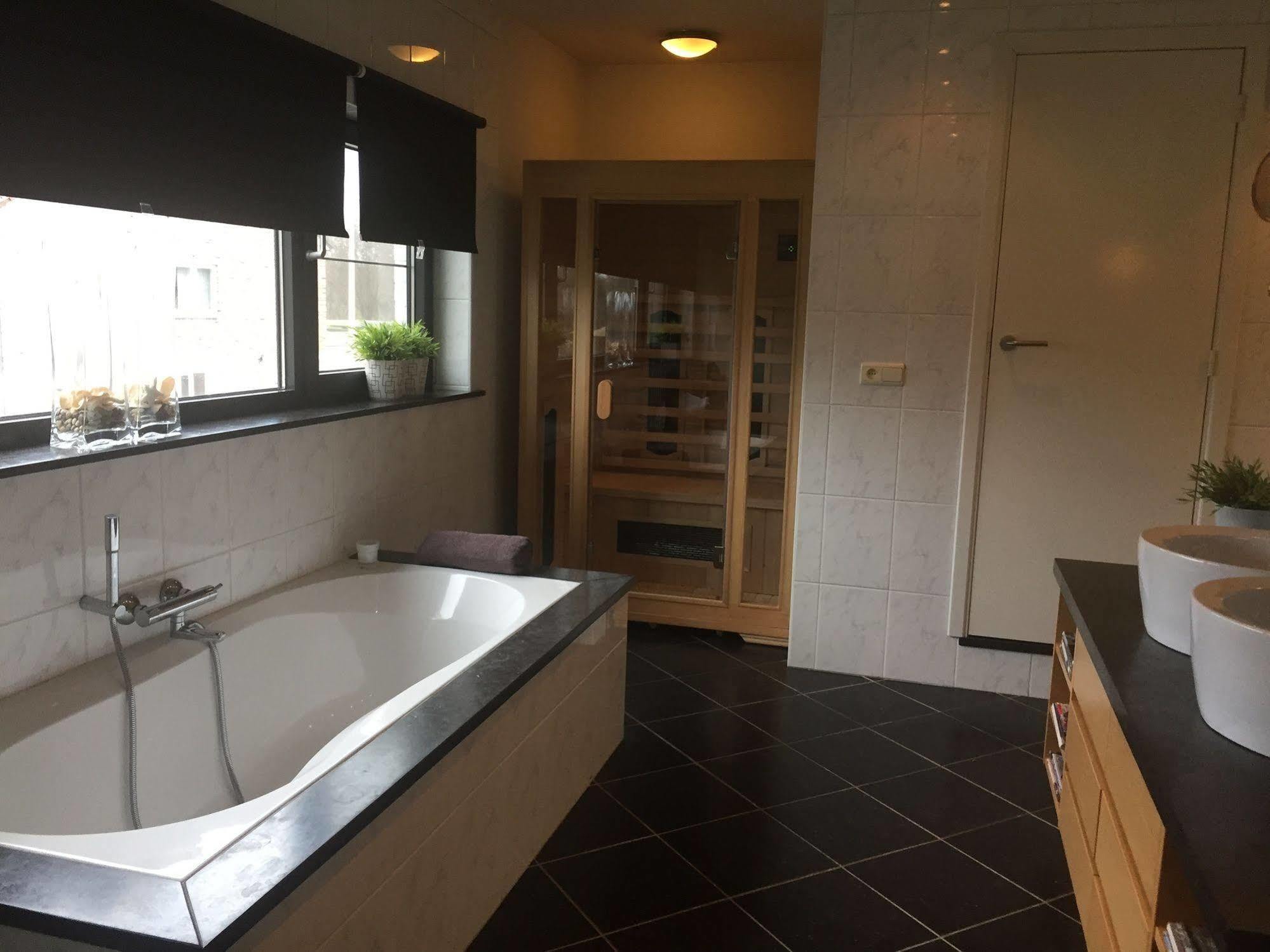 B&B Montenakerhof Riemst Bagian luar foto