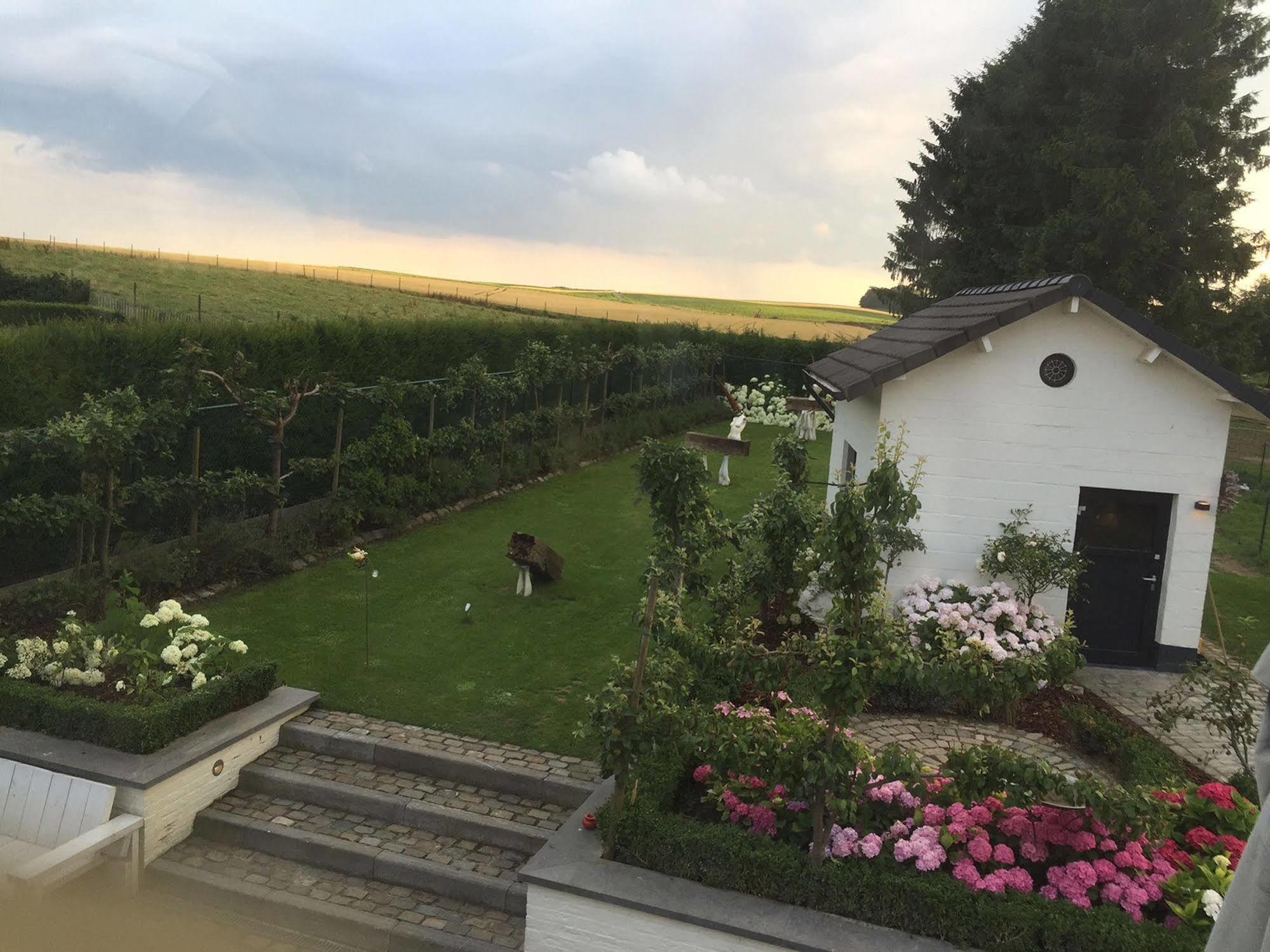 B&B Montenakerhof Riemst Bagian luar foto